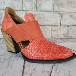 John Fluevog Coral Entrance Room 502 Open-sided Bumped Toe Heel Size 6